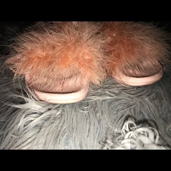 Chase + Chloe Fur Slippers - Picture 3 of 5